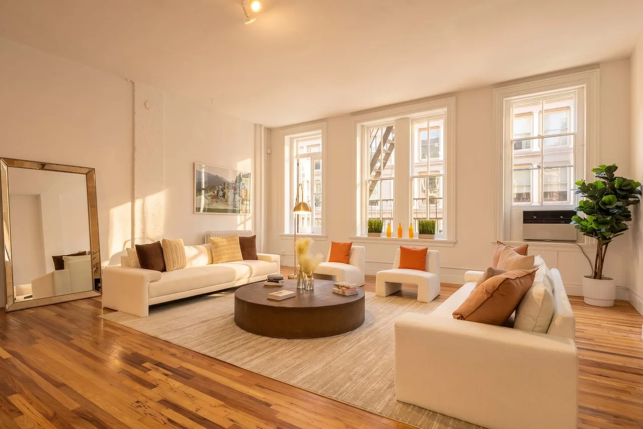 Sleek Loft with High Ceilings in New York photo 2