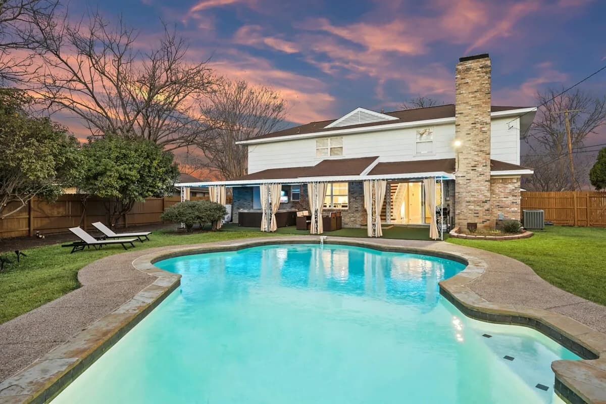 Private Pool Villa in Farmers Branch Texas photo 2