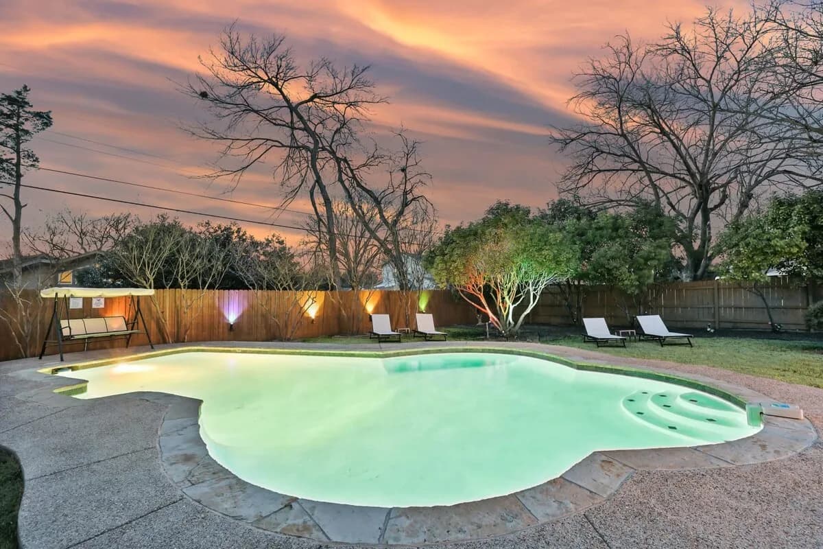 Private Pool Villa in Farmers Branch Texas photo 3