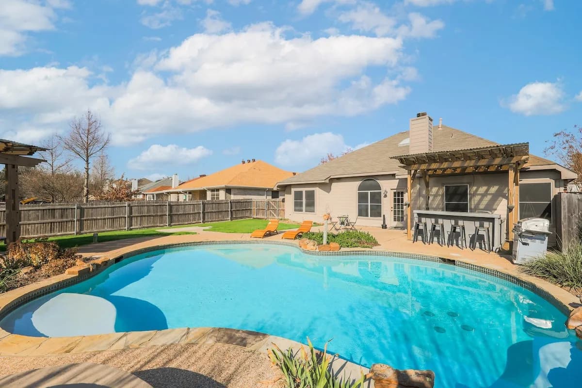 Lush Backyard Oasis Villa in Fort Worth photo 5
