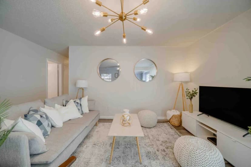 Spacious 4BR Retreat w/ Hot Tub  Comfort in Plano