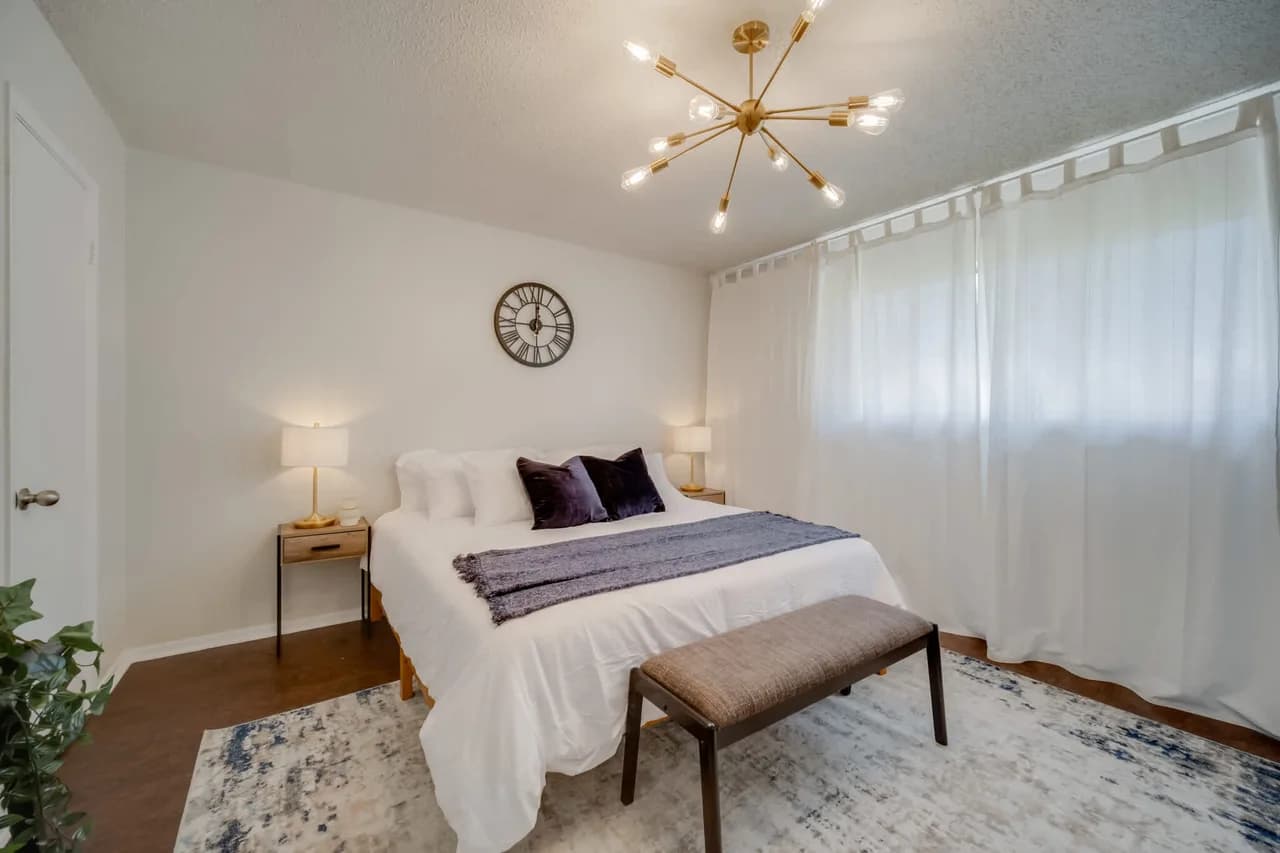 Luxurious Four Bedroom Getaway in Plano photo 2