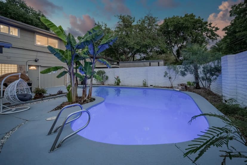 Modern 5BR w/ Pool, Cinema & Game Room