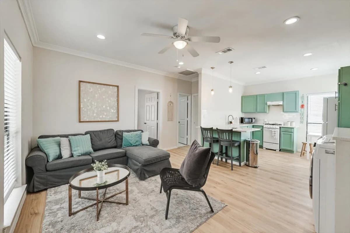 Lakeview Two Bedroom Villa in Dallas photo 3