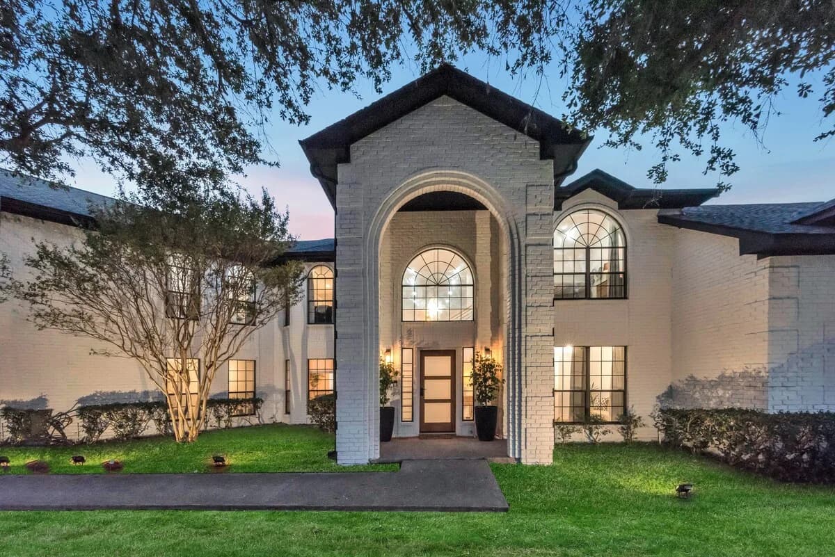 Lakefront Six Bedroom Villa in Dallas photo 2