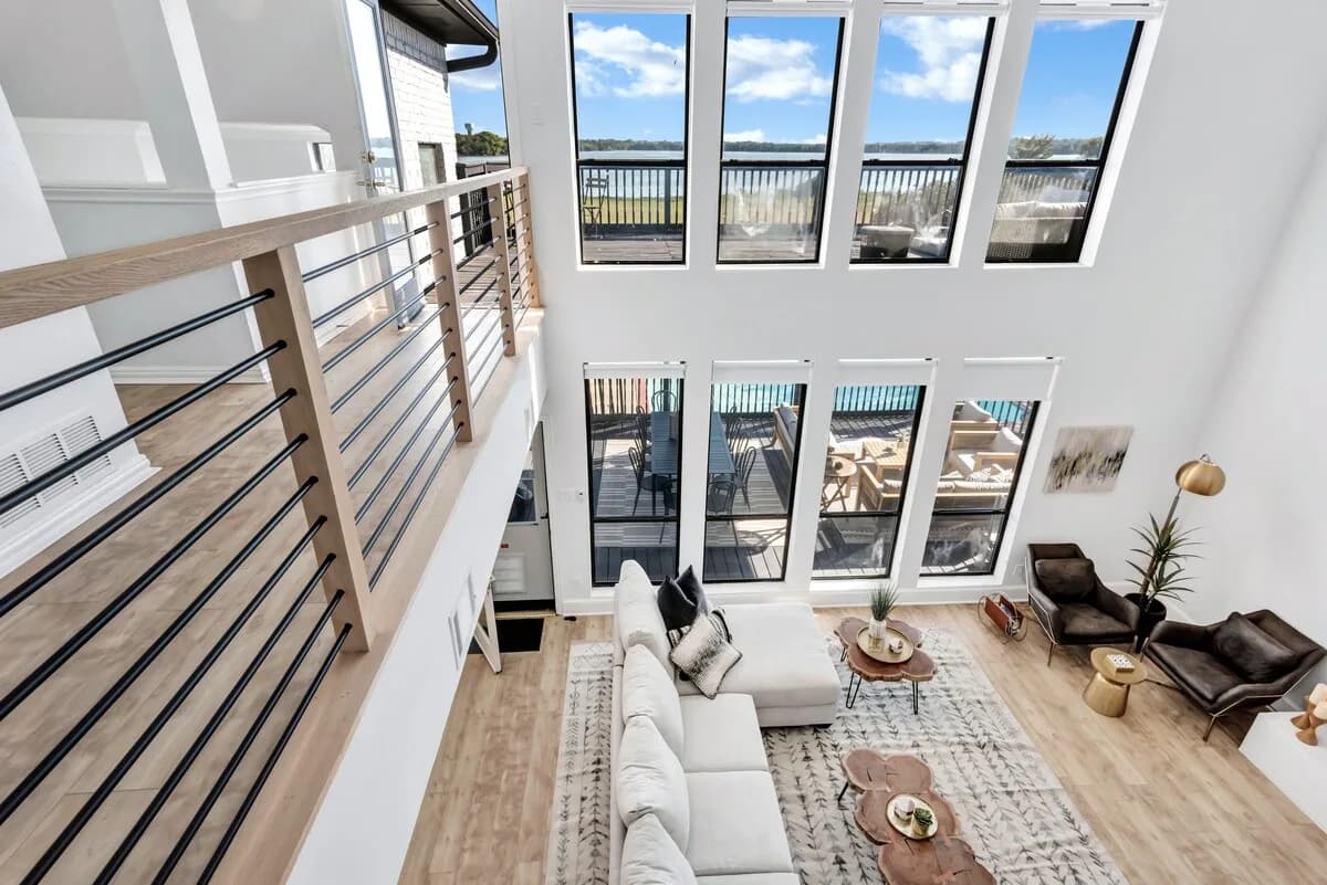Lakefront Six Bedroom Villa in Dallas photo 3