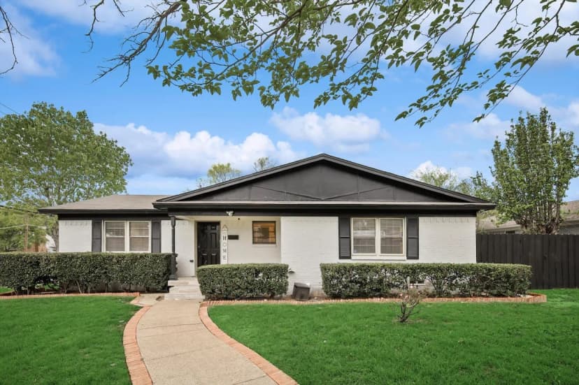 Panoramic 4BR/3B Home with Pool, Grill, Sauna & Game Room