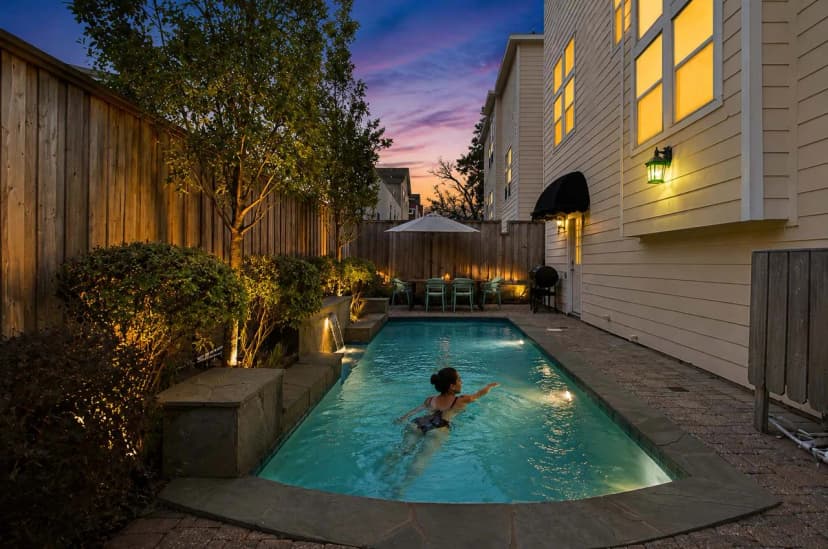 Luxurious 6BR/3.5 Wifi And Pool
