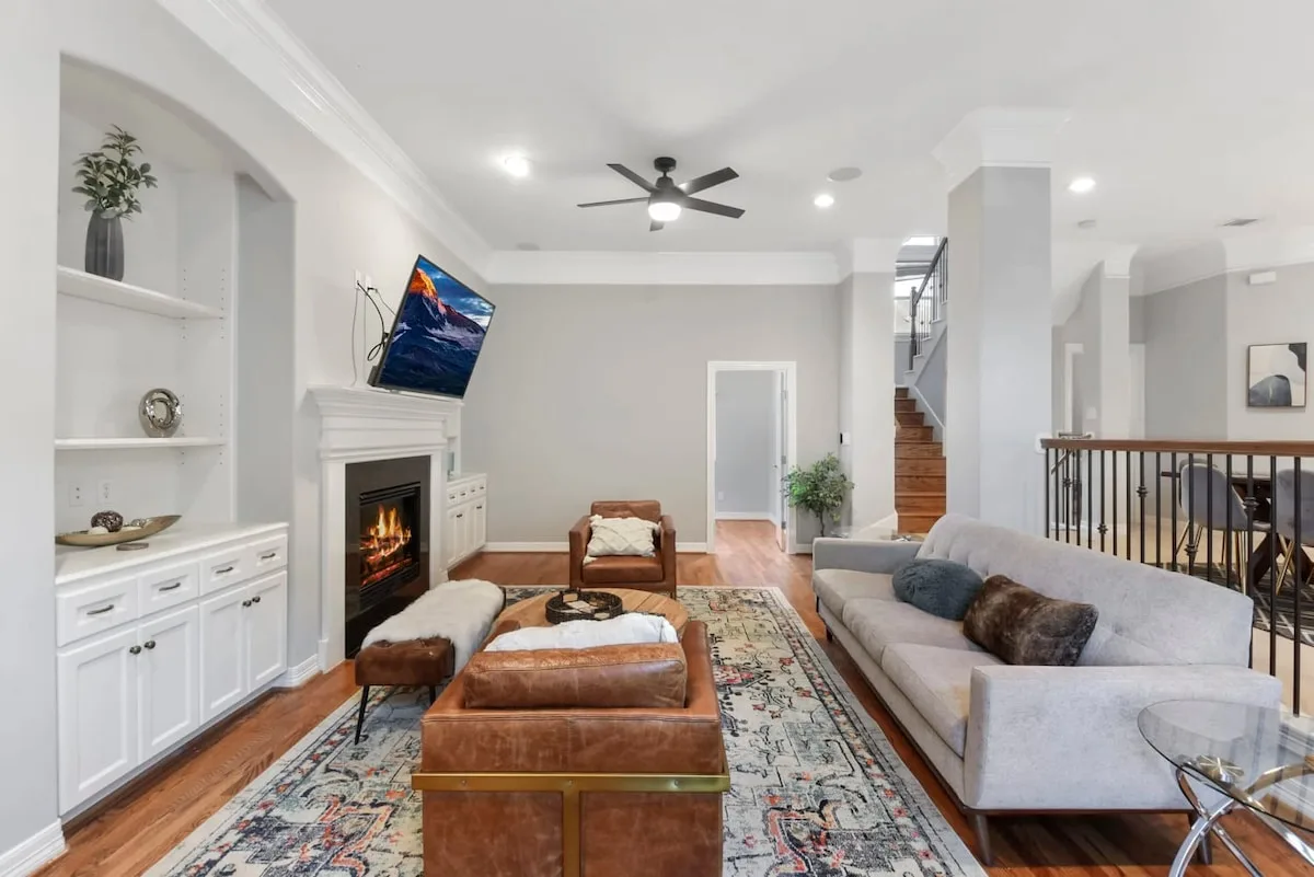 Expansive Six Bedroom Villa in Houston Heights photo 3