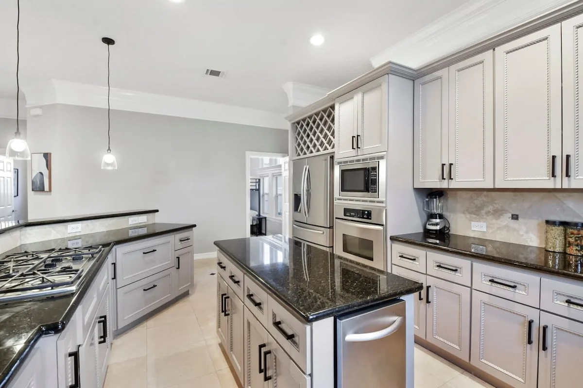 Expansive Six Bedroom Villa in Houston Heights photo 5