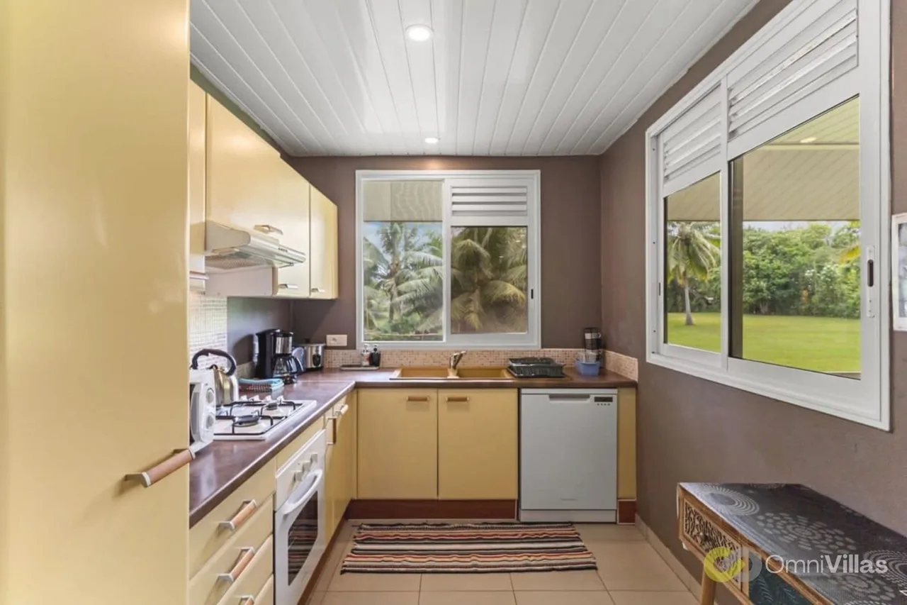 Seaside Three Bedroom Villa in Moorea photo 5