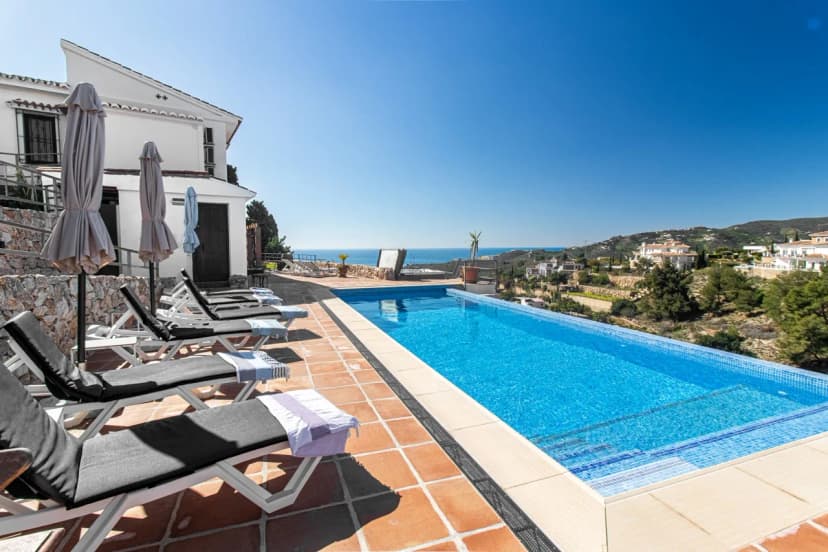 Terrace-Equipped Six Bedroom Villa in Frigiliana