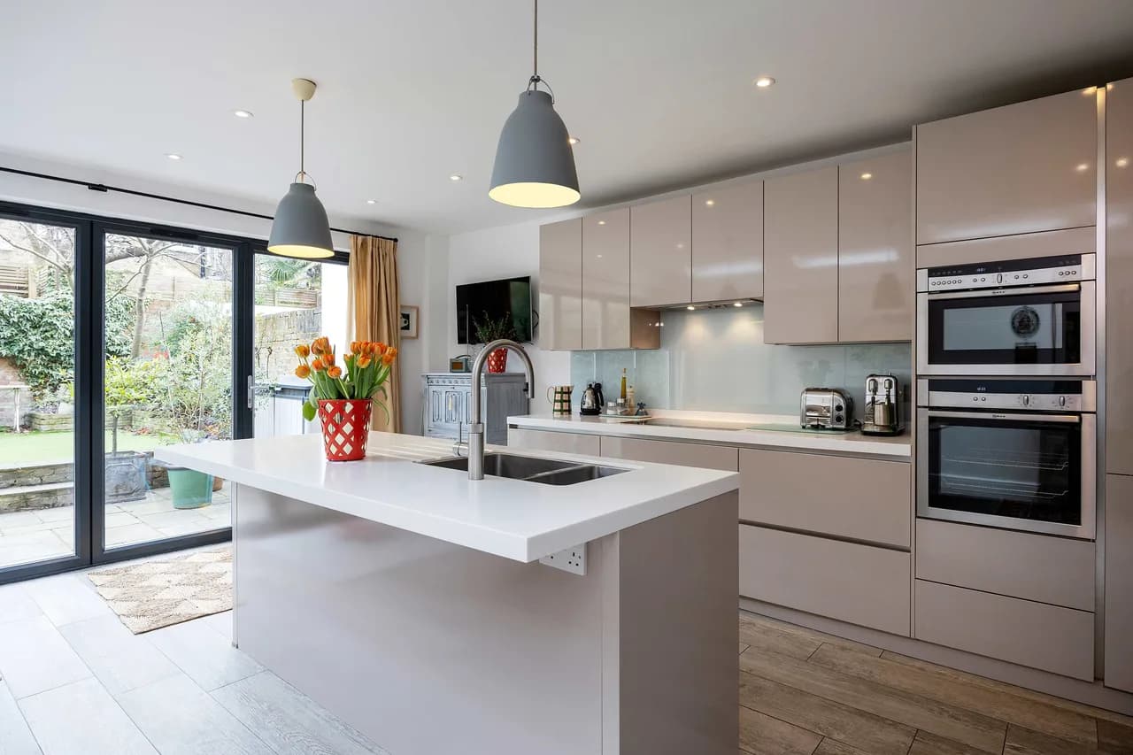 Elegant Three Bedroom Villa in London