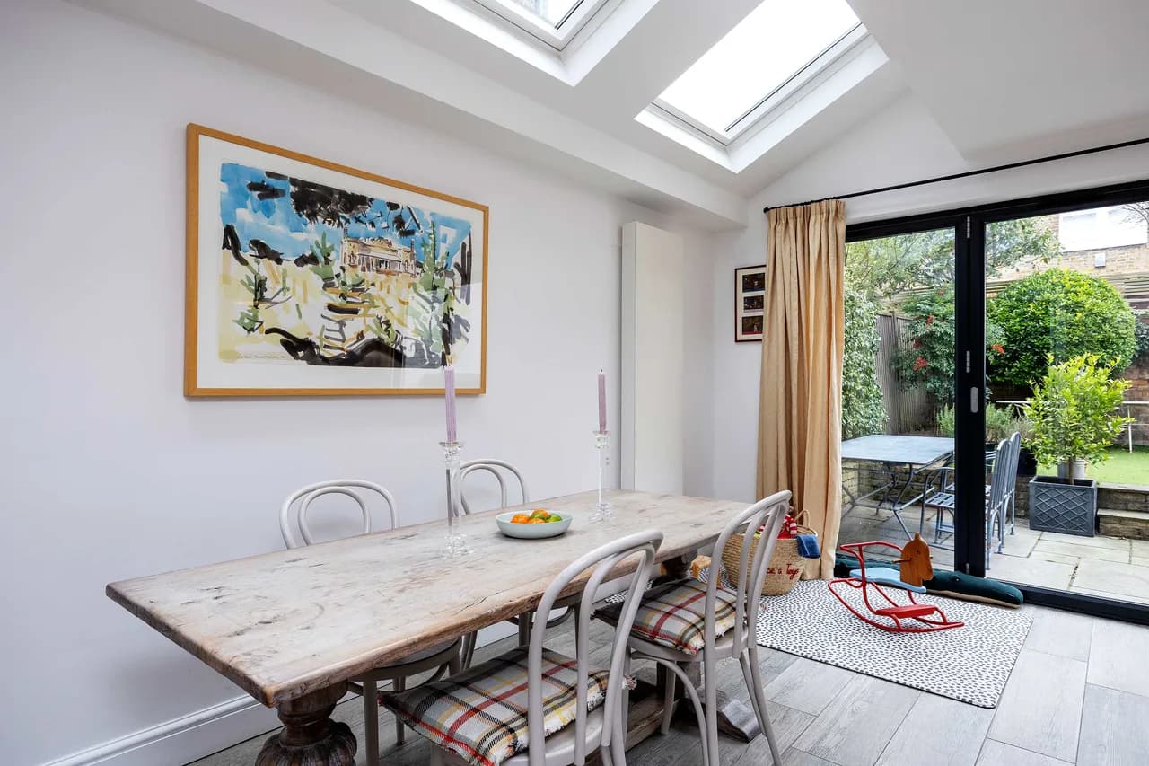 Elegant Three Bedroom Villa in London photo 4