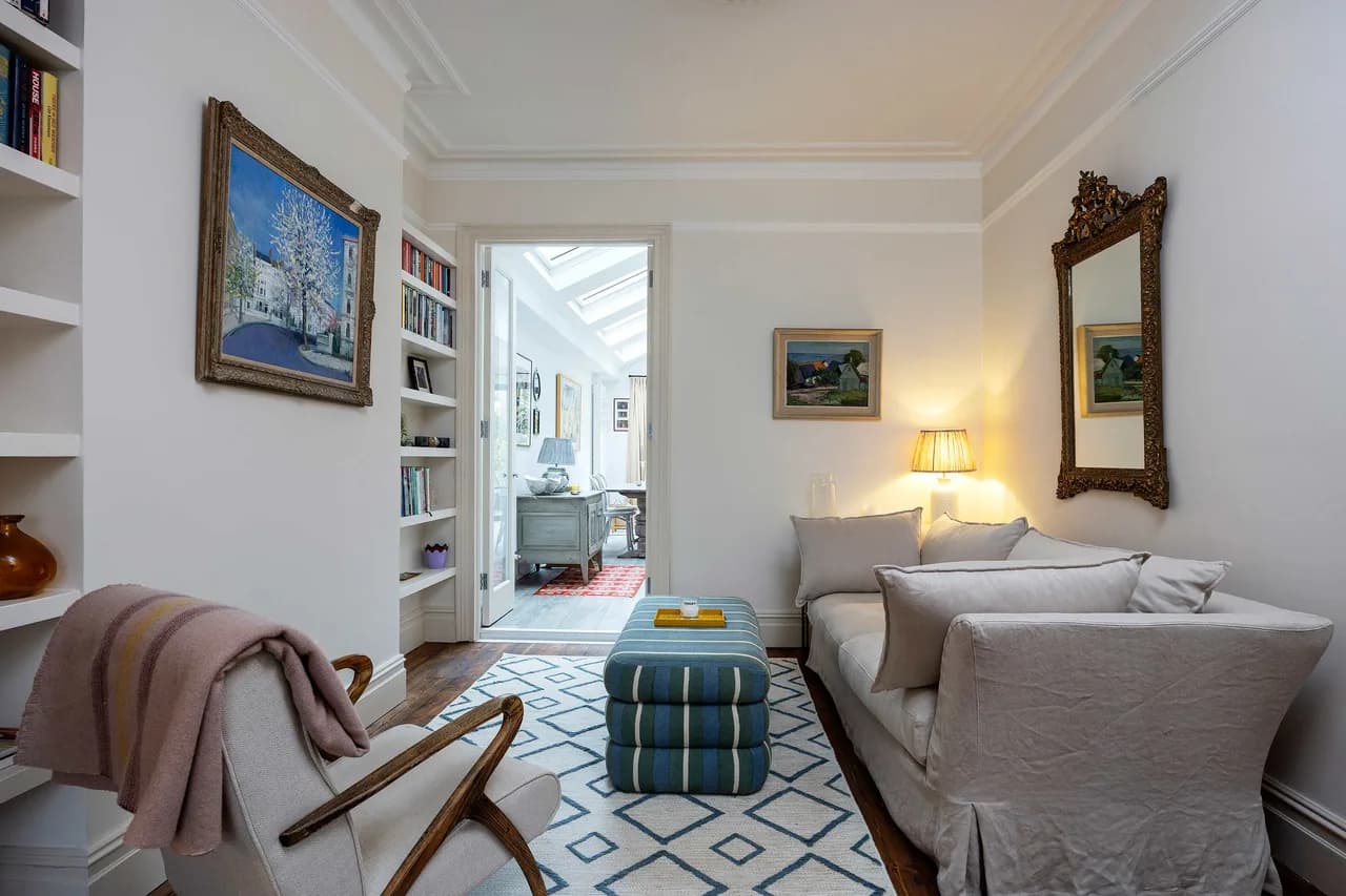 Elegant Three Bedroom Villa in London photo 5