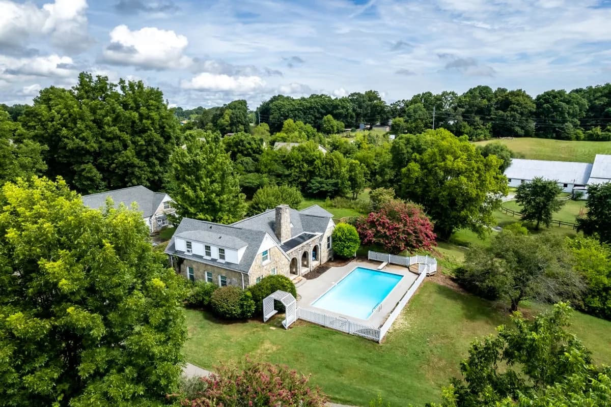 Tranquil Mountain Farmhouse with Pool in Maryville Tennessee