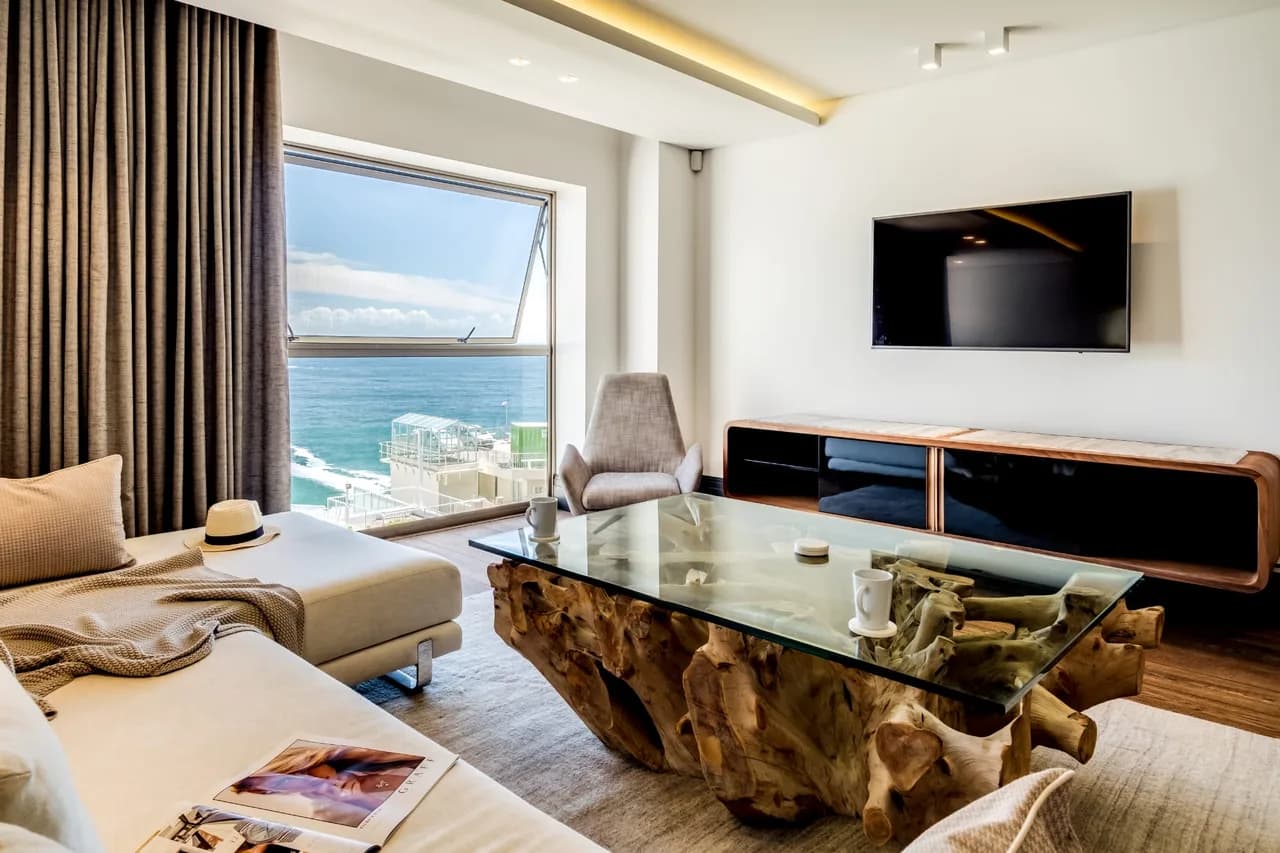 Chic Two Bedroom Apartment with Views in Cape Town photo 3