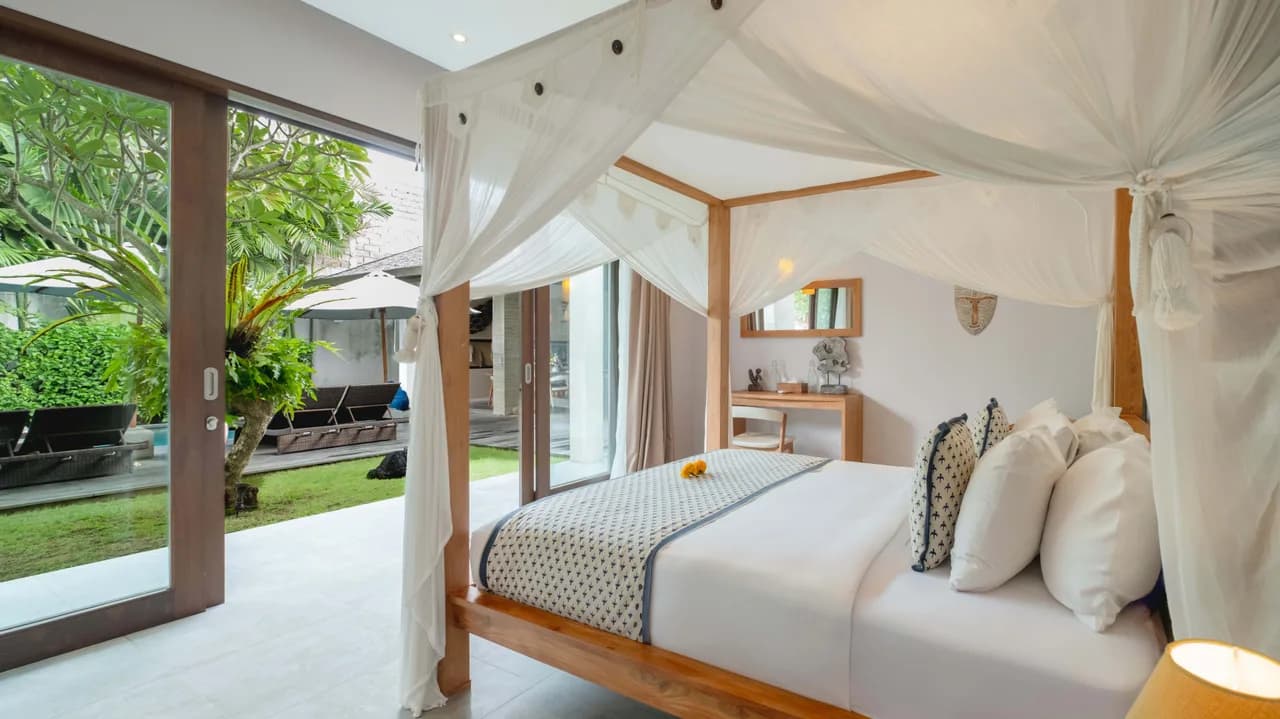 Spacious Six Bedroom Villa in Bali photo 3