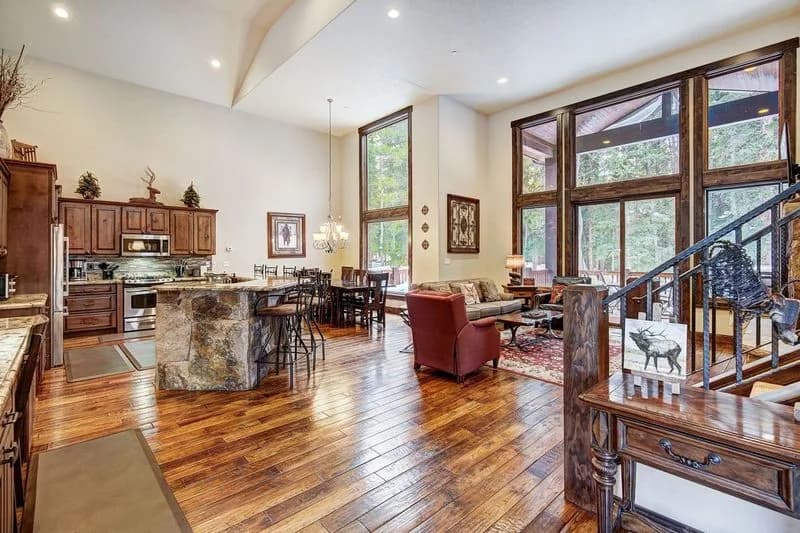 Luxury Five Bedroom Lodge in Blue River photo 5