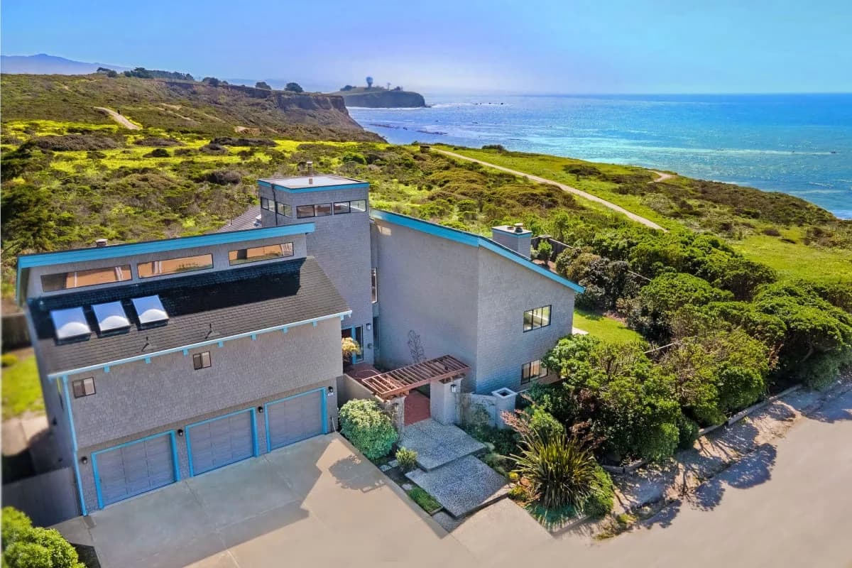 Ocean-View Family Retreat in Moss Beach California