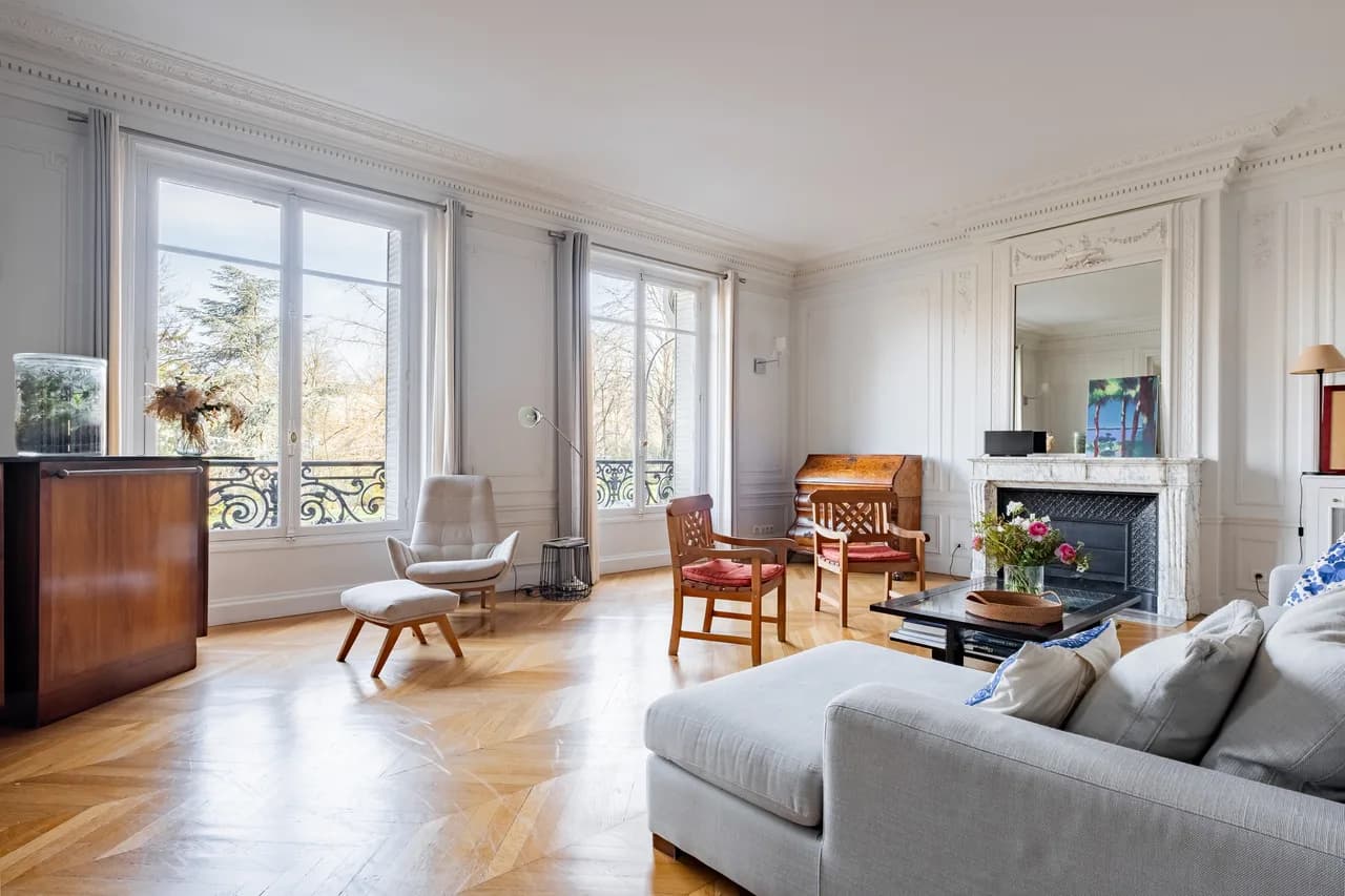 Chic Five Bedroom Villa in Paris photo 2