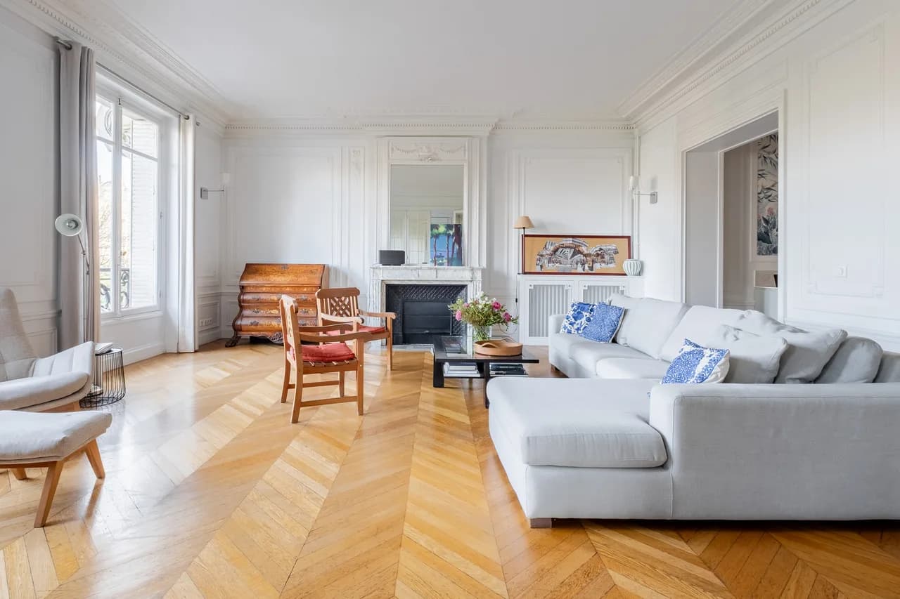 Chic Five Bedroom Villa in Paris photo 3