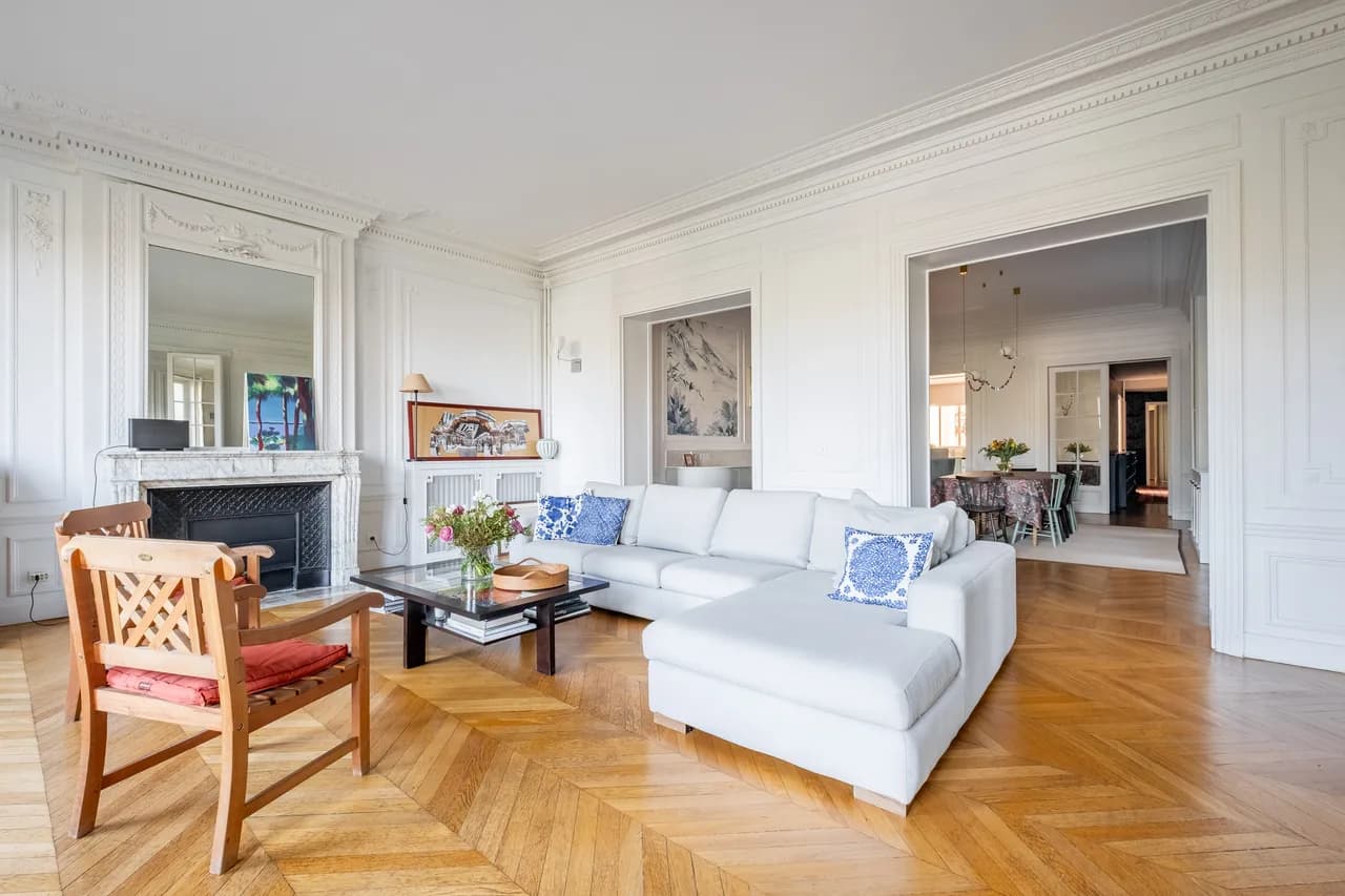 Chic Five Bedroom Villa in Paris photo 5