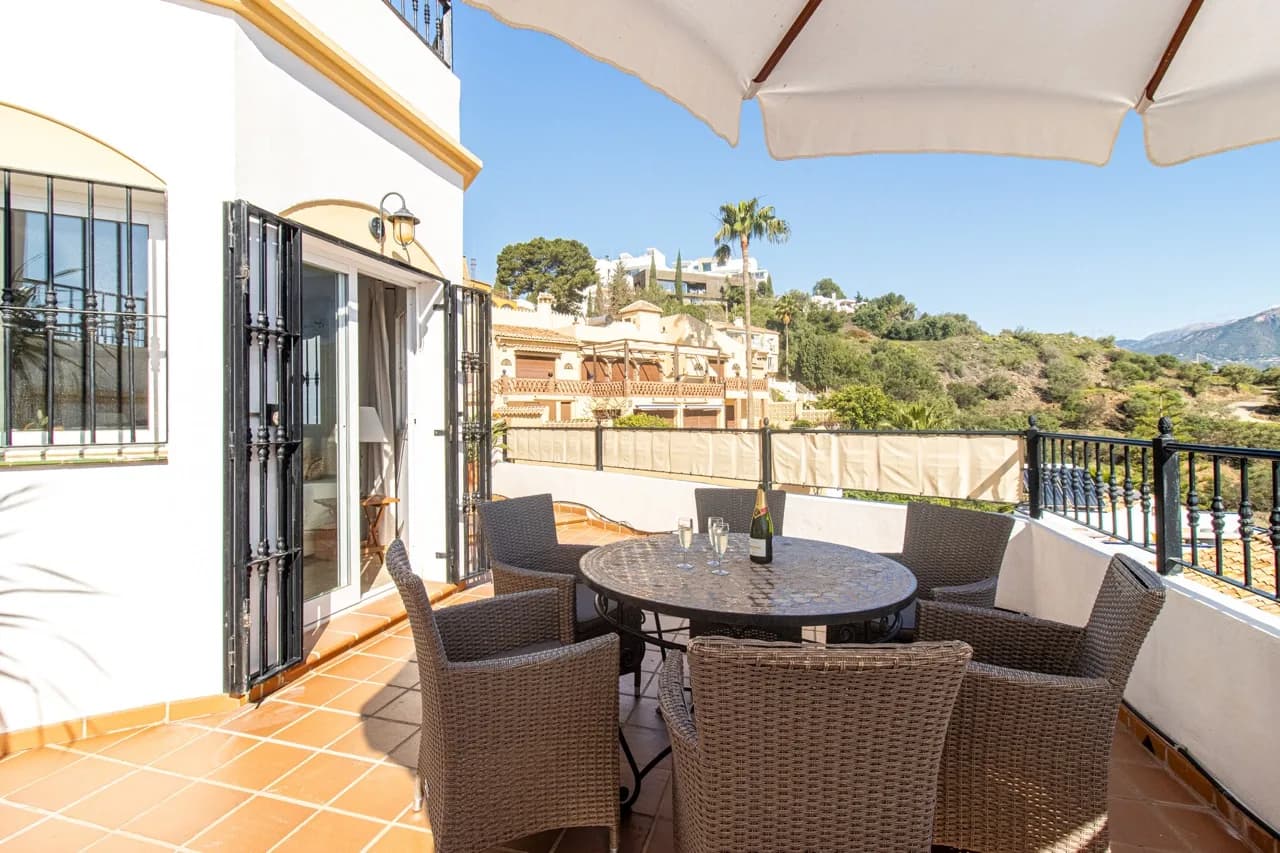 Terrace Three-Bedroom Villa in Nerja photo 5