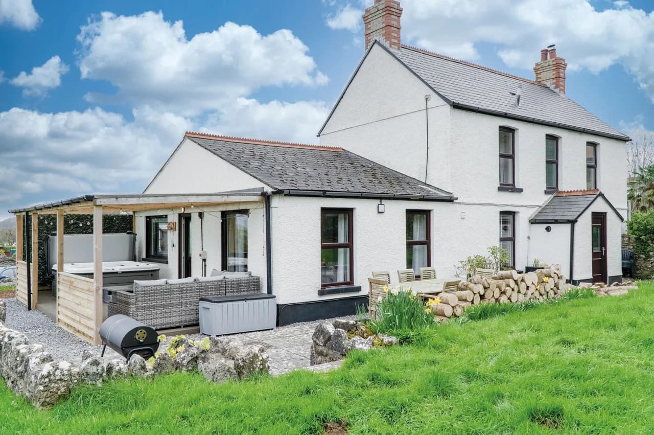 Jacuzzi Retreat in Gower Peninsula