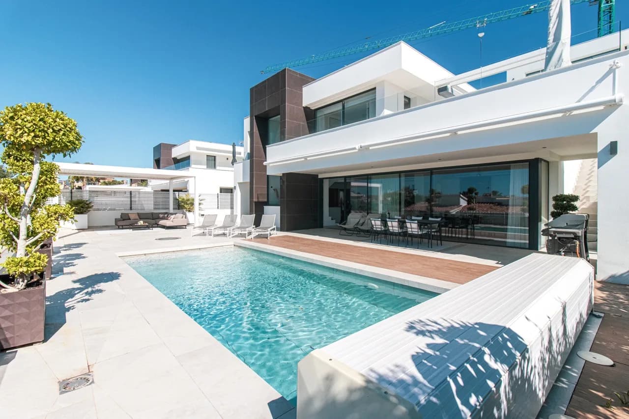 Modern Three Bedroom Villa in Nerja photo 2