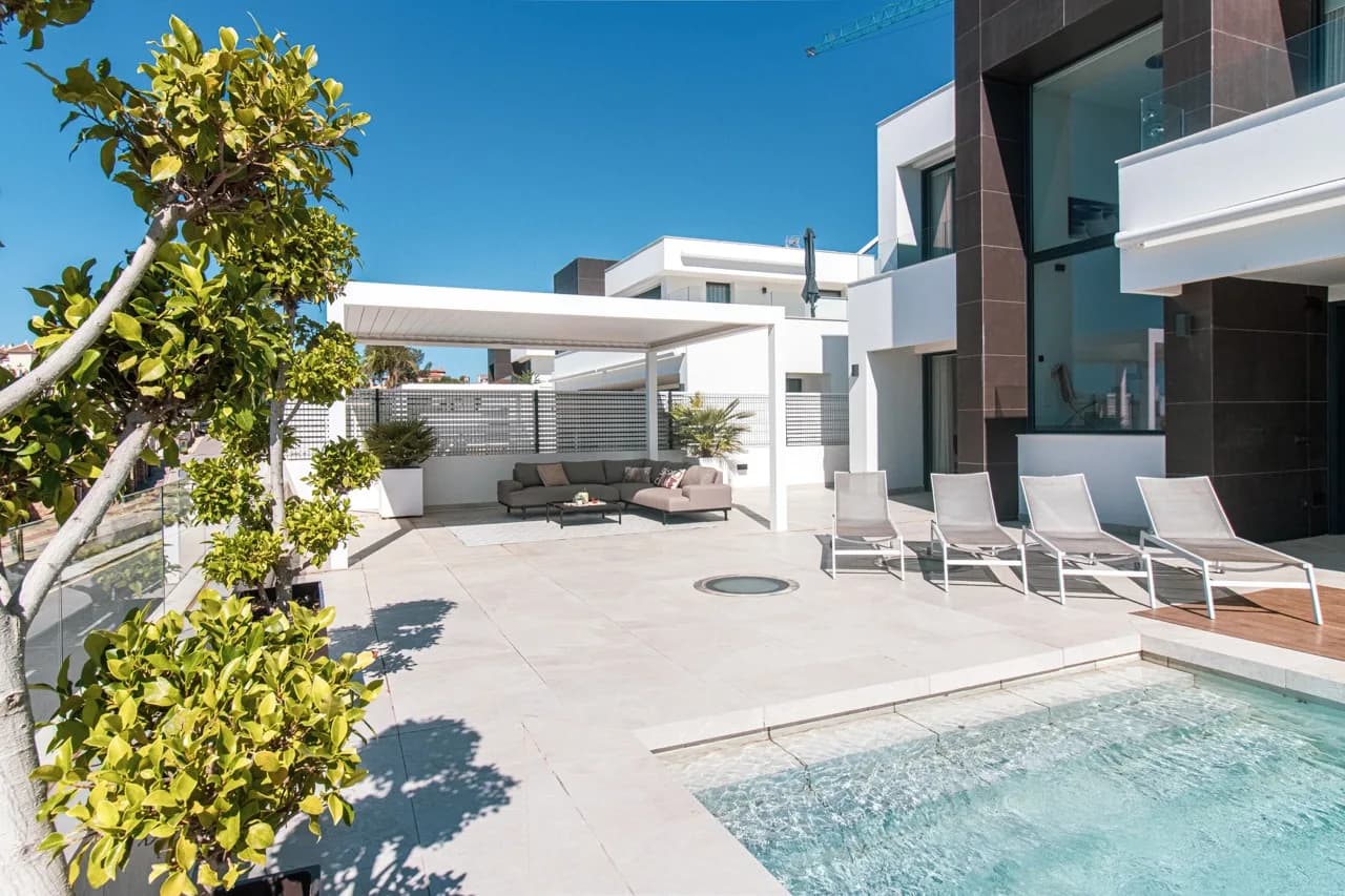 Modern Three Bedroom Villa in Nerja photo 3