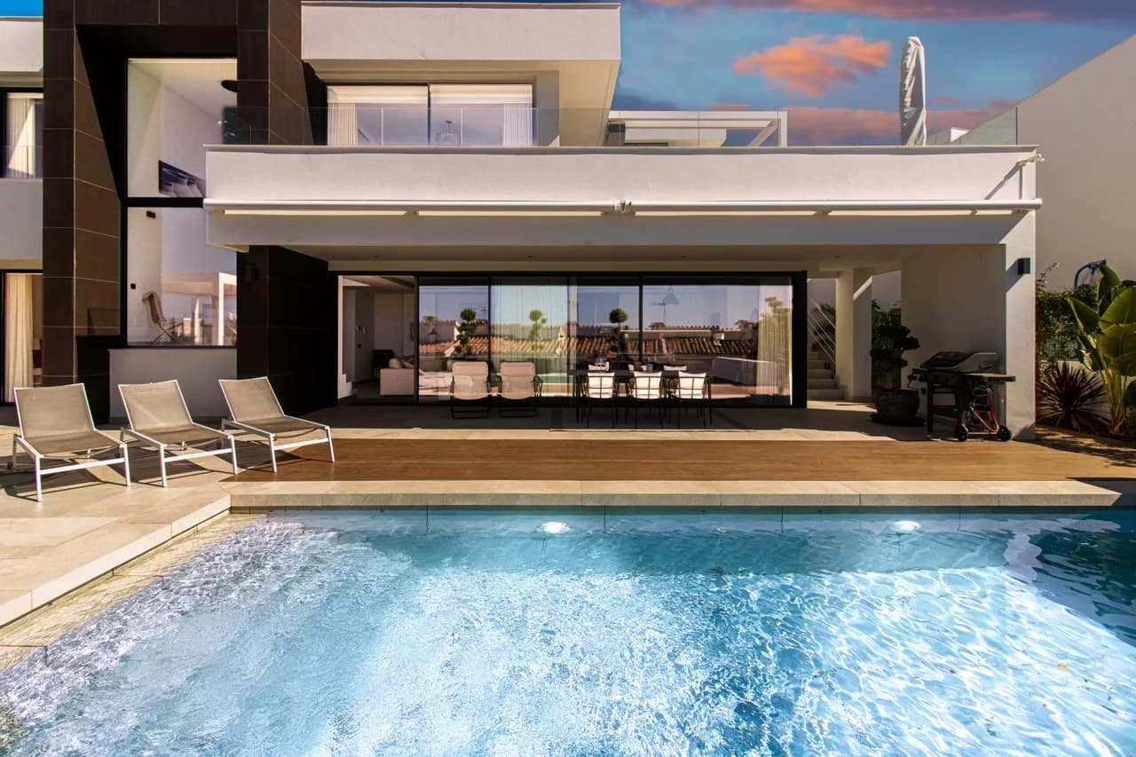 Modern Three Bedroom Villa in Nerja photo 5