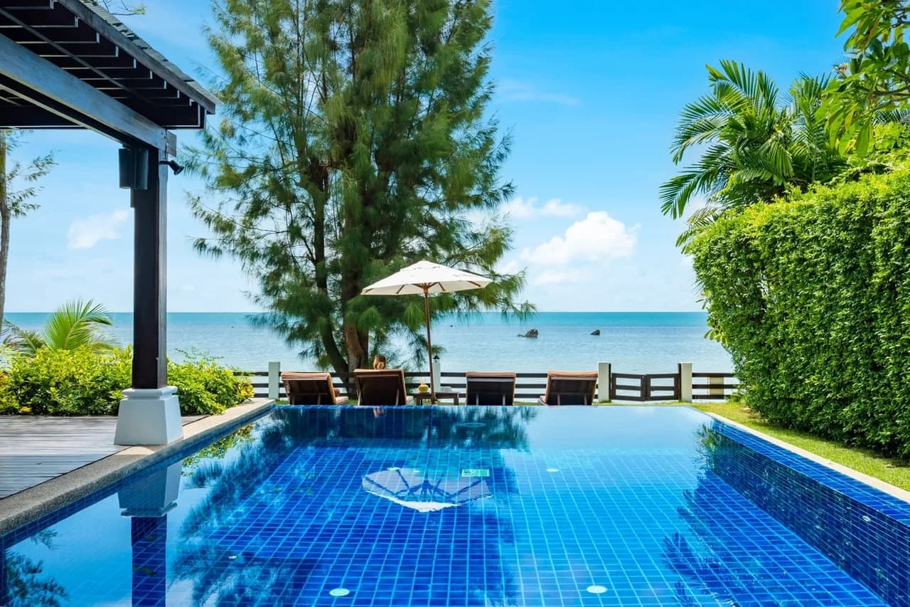 Beachfront Three Bedroom Villa in Bang Por photo 4