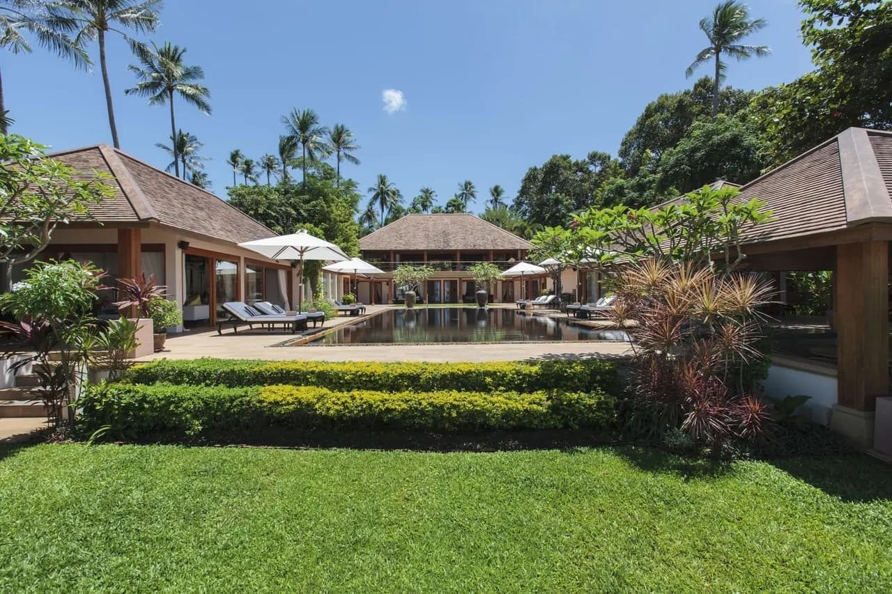 Beachfront Seven Bedroom Villa in Taling Ngam photo 2
