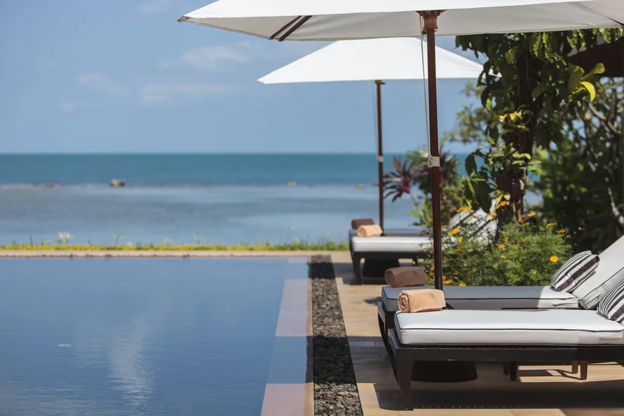Beachfront Seven Bedroom Villa in Taling Ngam photo 5
