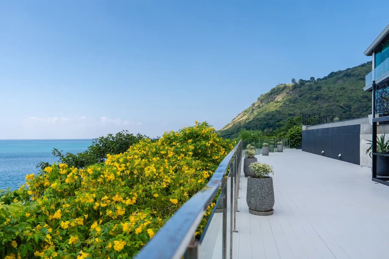 Waterfront Seven Bedroom Villa in Rawai photo 3