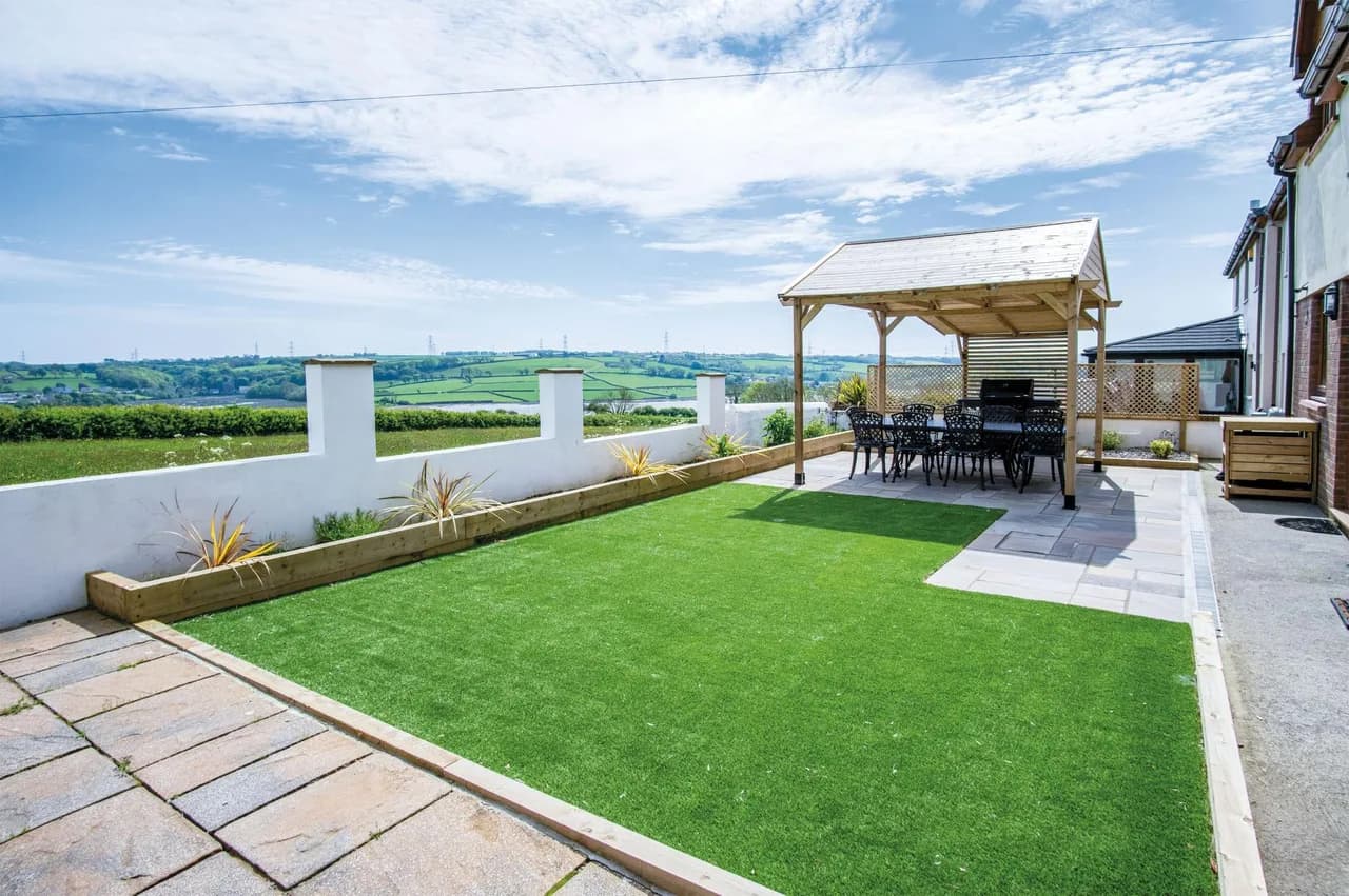 Garden-Facing Five Bedroom Villa in Pembrokeshire Coast photo 3