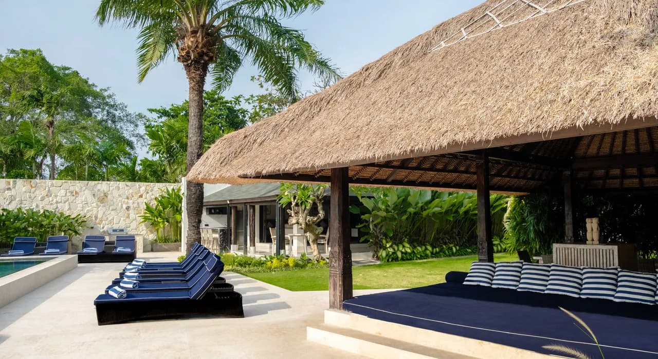 Tropical Pool Villa in North Kuta photo 2