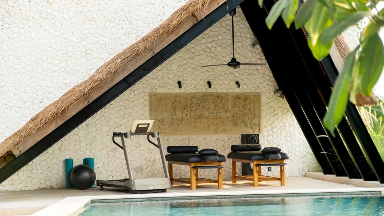 Tropical Pool Villa in North Kuta photo 3