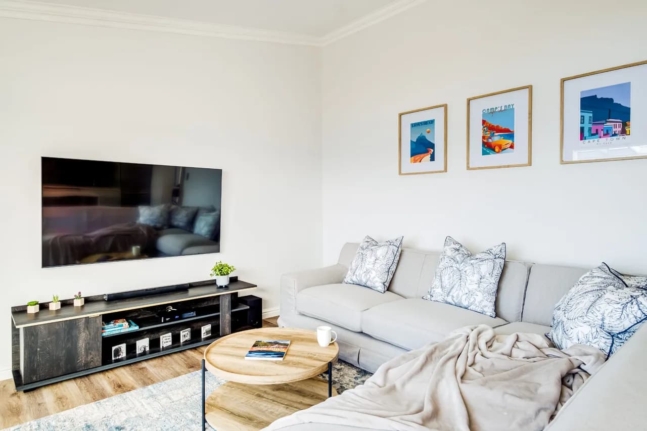 Elegant Three-Bedroom Penthouse in Camps Bay photo 4
