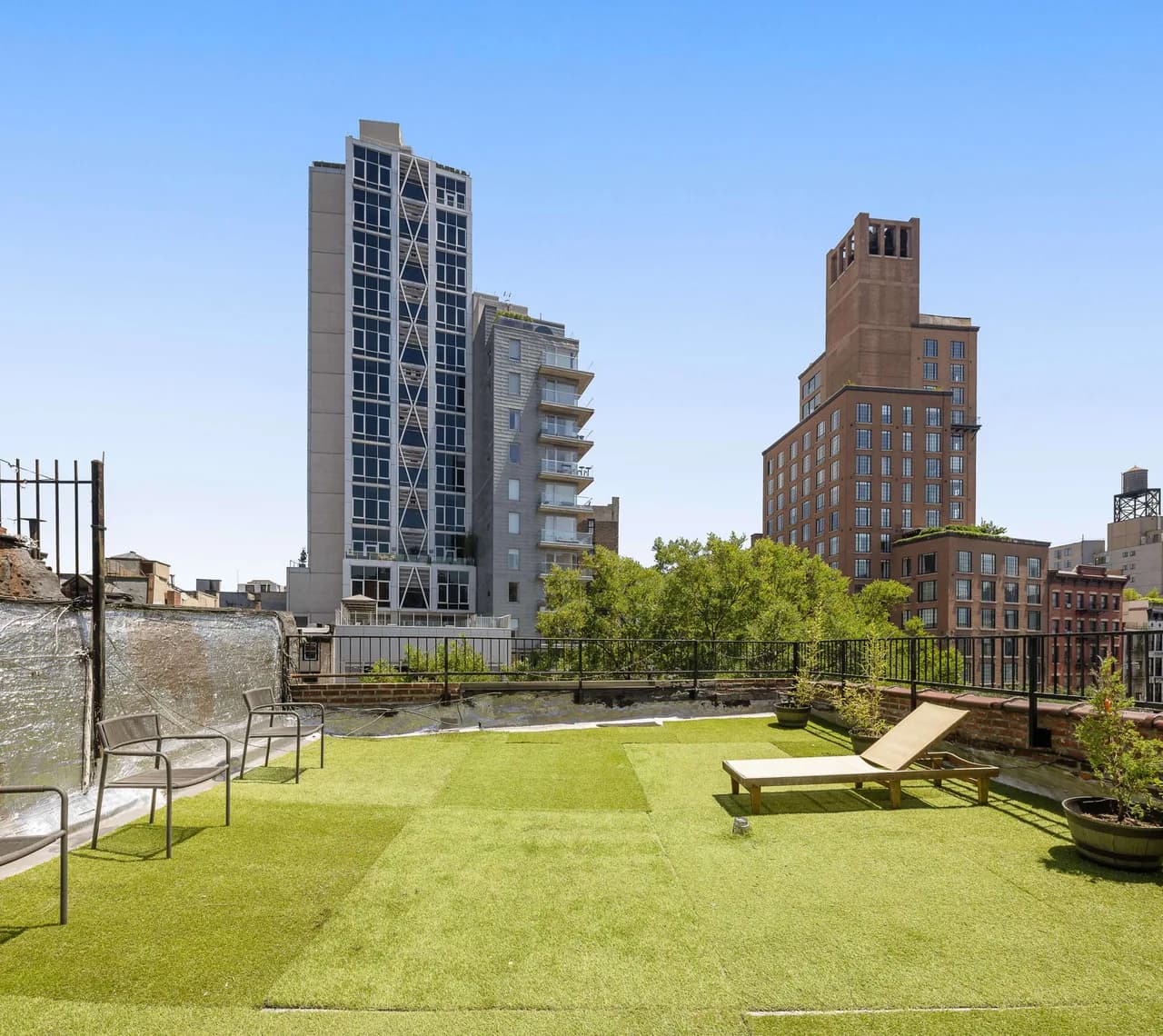 Spacious Rooftop Four Bedroom in New York photo 3