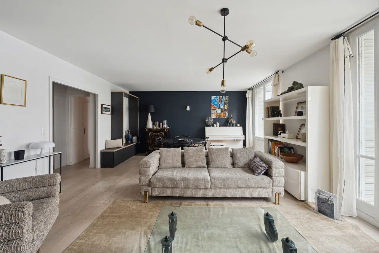Contemporary Four Bedroom Maison in Paris photo 2