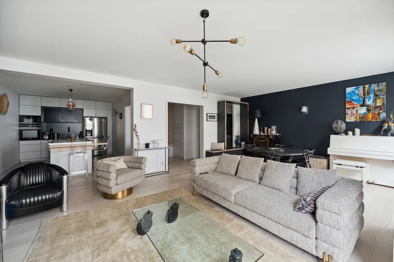 Contemporary Four Bedroom Maison in Paris photo 3