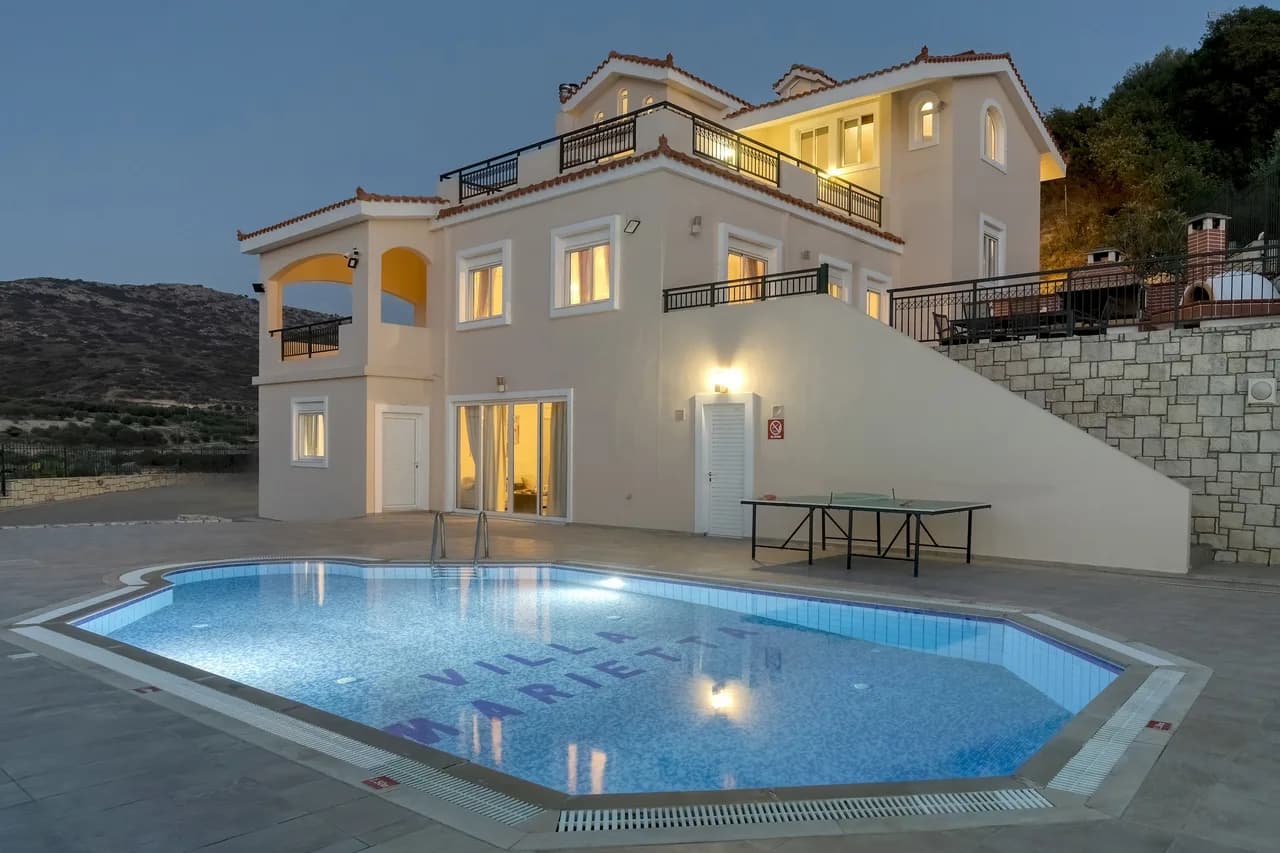Spacious Terrace Pool Villa in Hersonissos