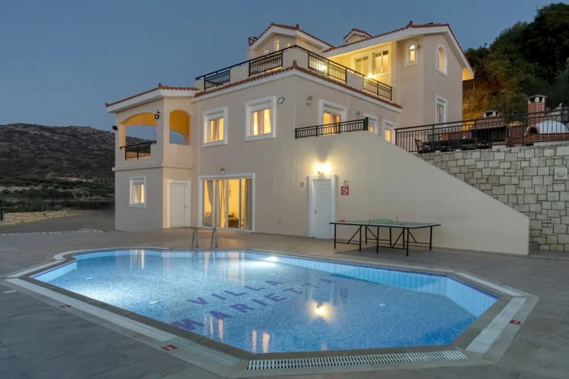 Modern Four Bedroom Villa in Crete