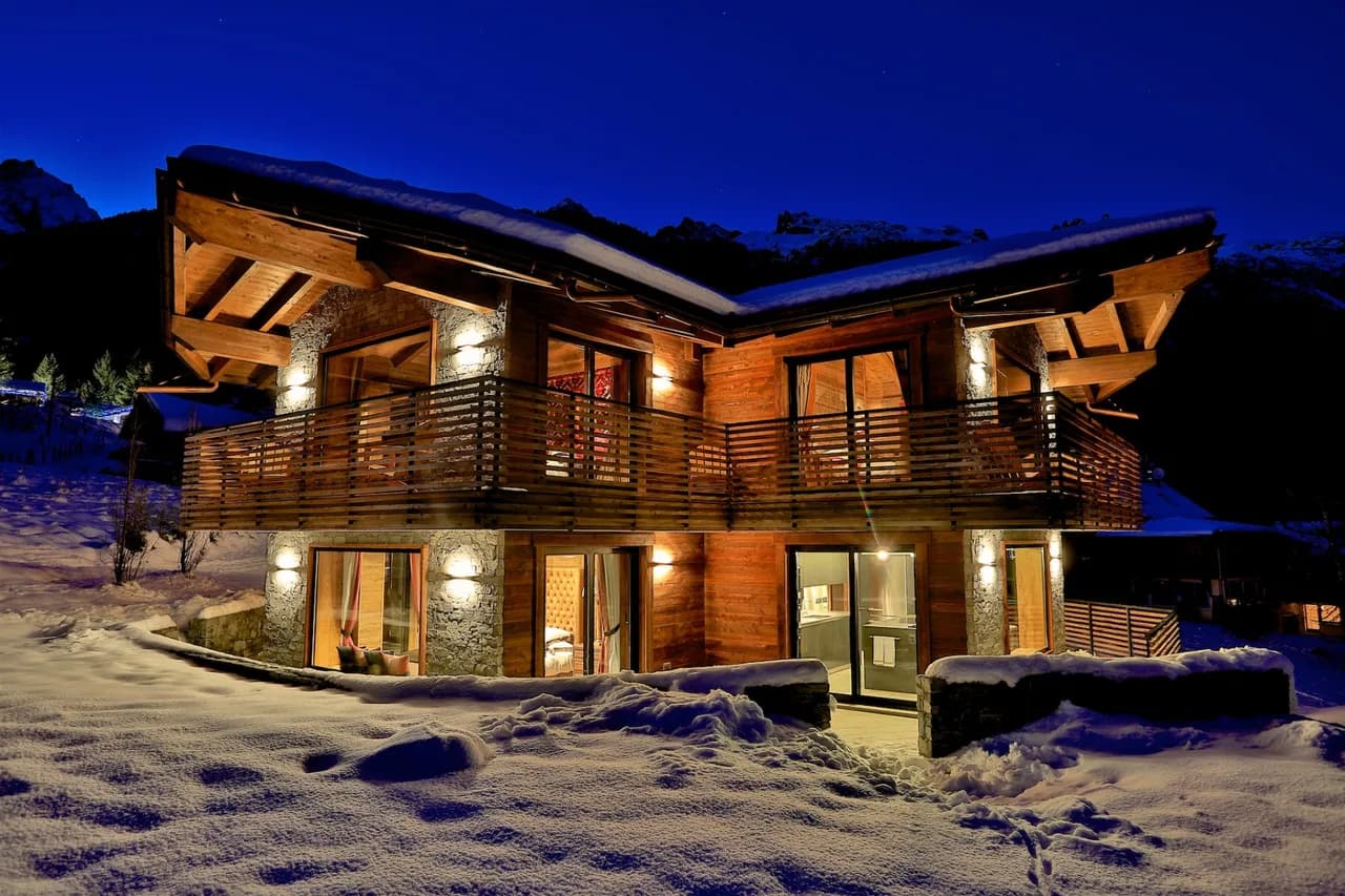 Spacious Six Bedroom Chalet in Chamonix-Mont-Blanc photo 4