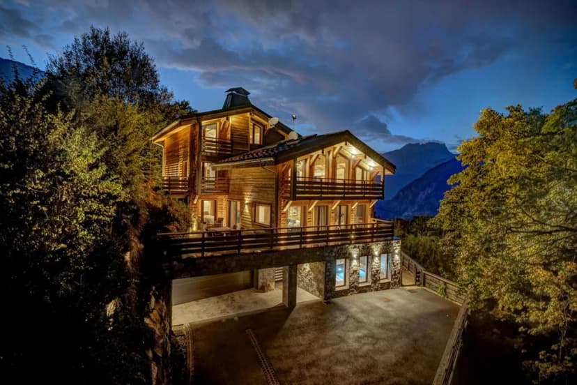 Spacious Five Bedroom Chalet in French Alps