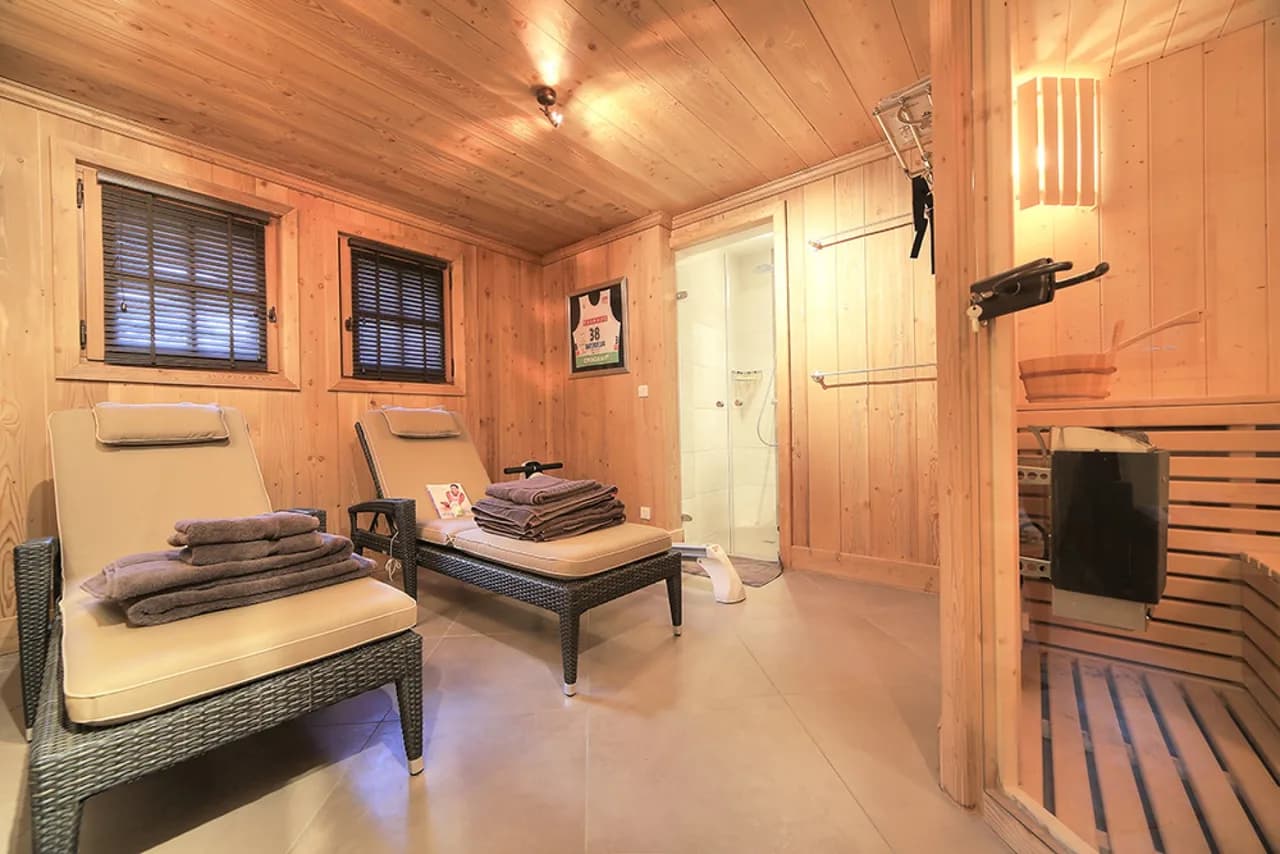 Mountain-View Six Bedroom Chalet in Les Houches photo 3