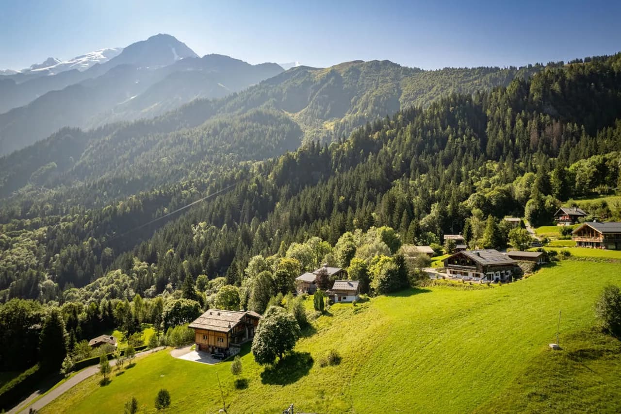 Terrace Five Bedroom Chalet in Les Houches photo 4