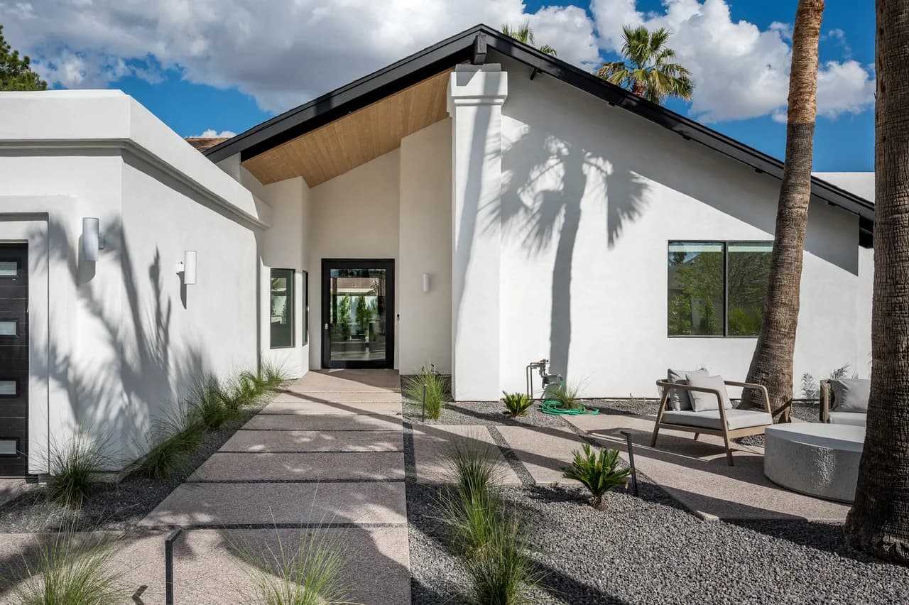 Designer Home with Heated Pool in Paradise Valley photo 5